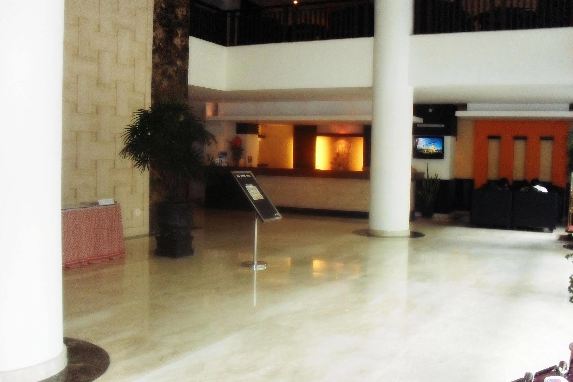 Hotel Gran Central Manado Exterior photo